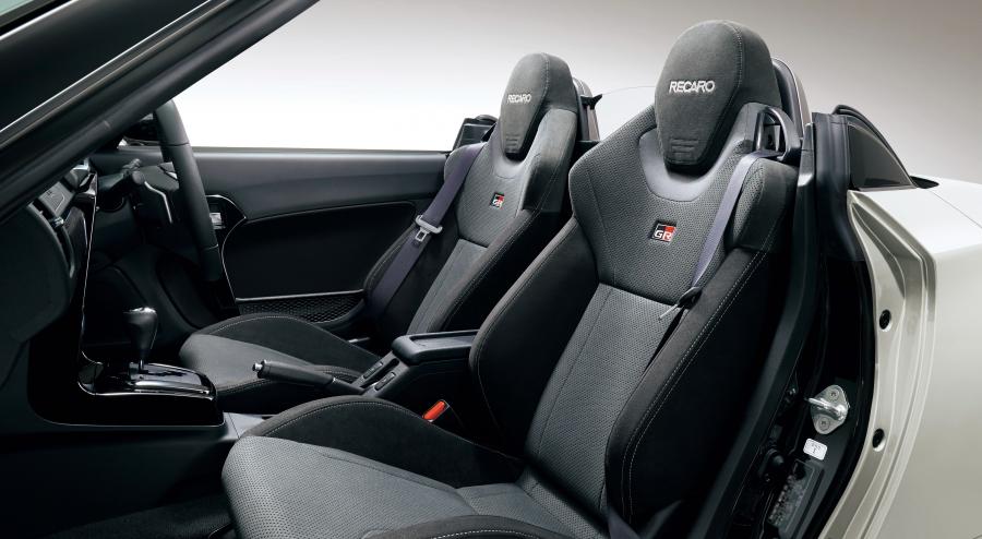 Интерьер Daihatsu Copen GR Sport 2019 года  (фото 22 из 40)